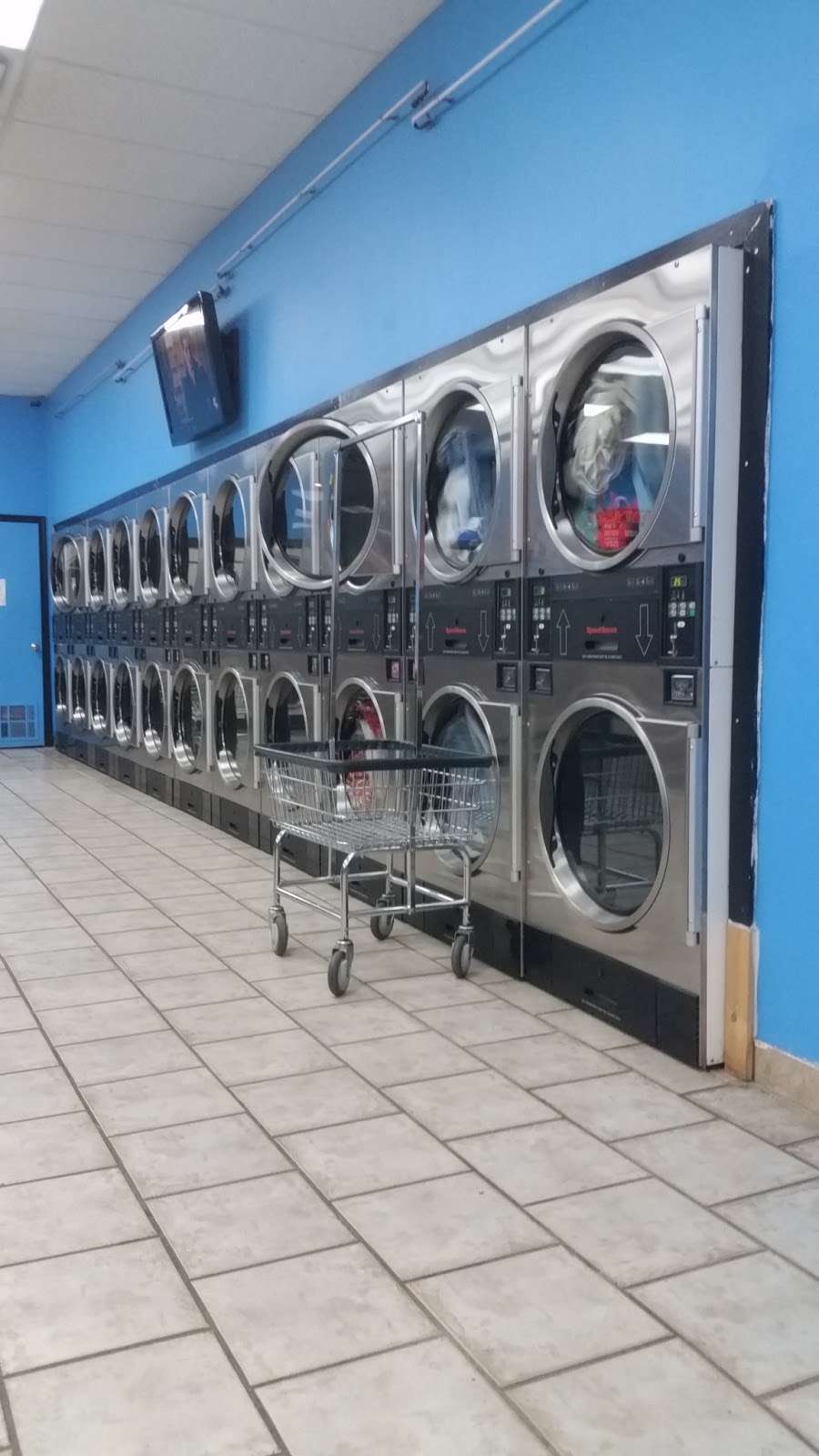 Laundry & Tanning Stop | 3620 S East St, Indianapolis, IN 46227, USA | Phone: (317) 791-6399