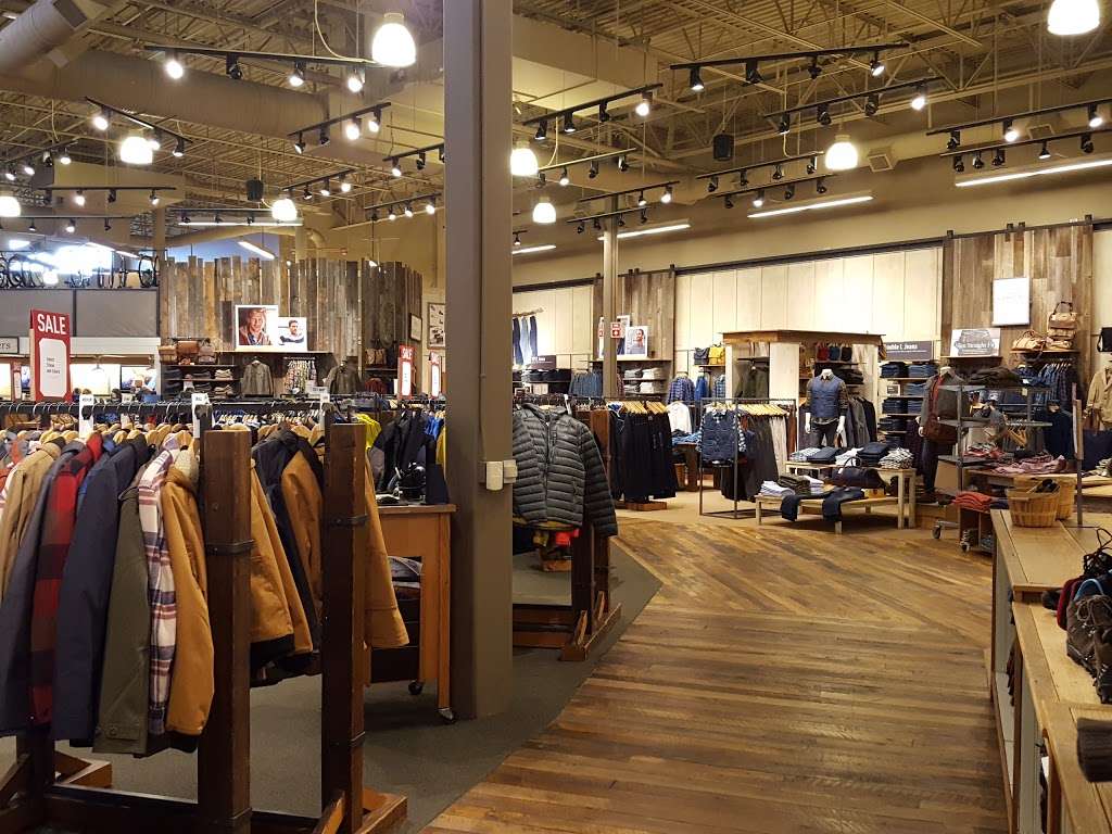 L.L. Bean | 100 W Higgins Rd, South Barrington, IL 60010, USA | Phone: (888) 552-5548