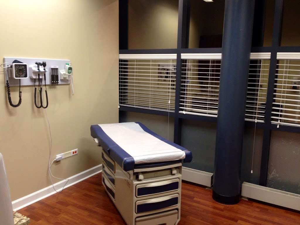 Waukegan Immediate Care | 1075 N Green Bay Rd, Waukegan, IL 60085, USA | Phone: (847) 782-7120