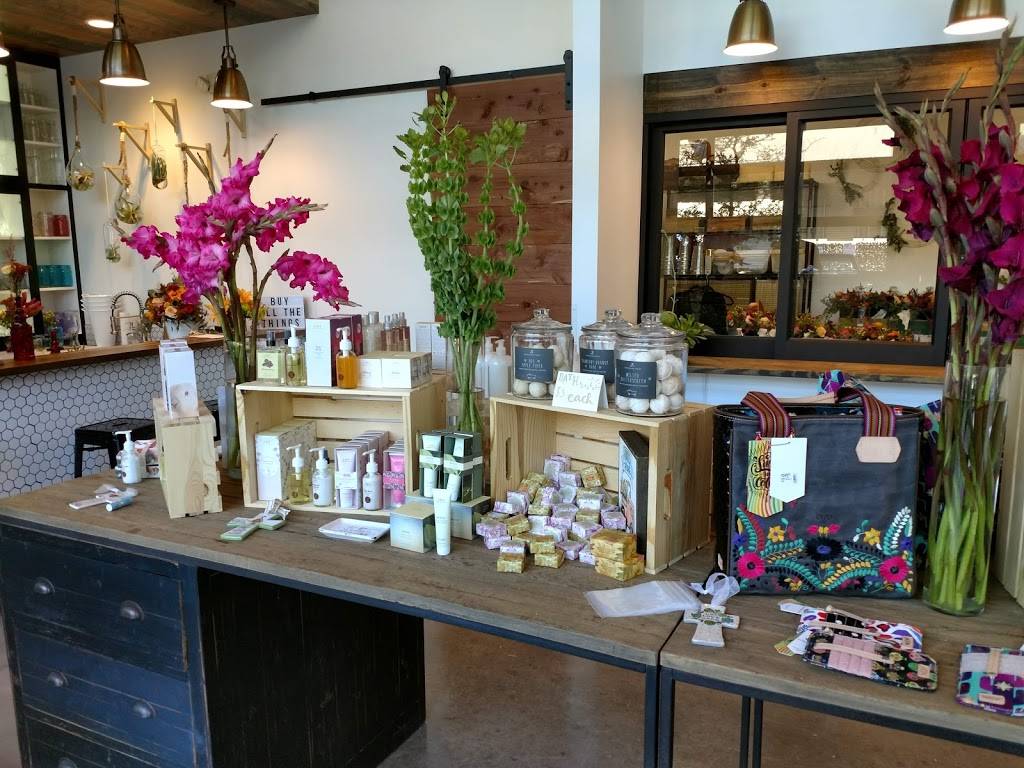 Charming Flower Shop | 901 Main St, Dallas, TX 75202, USA | Phone: (214) 752-4276