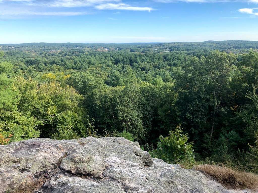 Oak Hill Reservation Lookout Rock Trailhead | 1-27 Oak Hill Rd, Littleton, MA 01460, USA