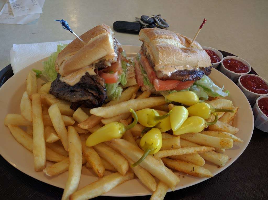 Petes Burger | 13235 Paramount Blvd, South Gate, CA 90280 | Phone: (562) 531-7775