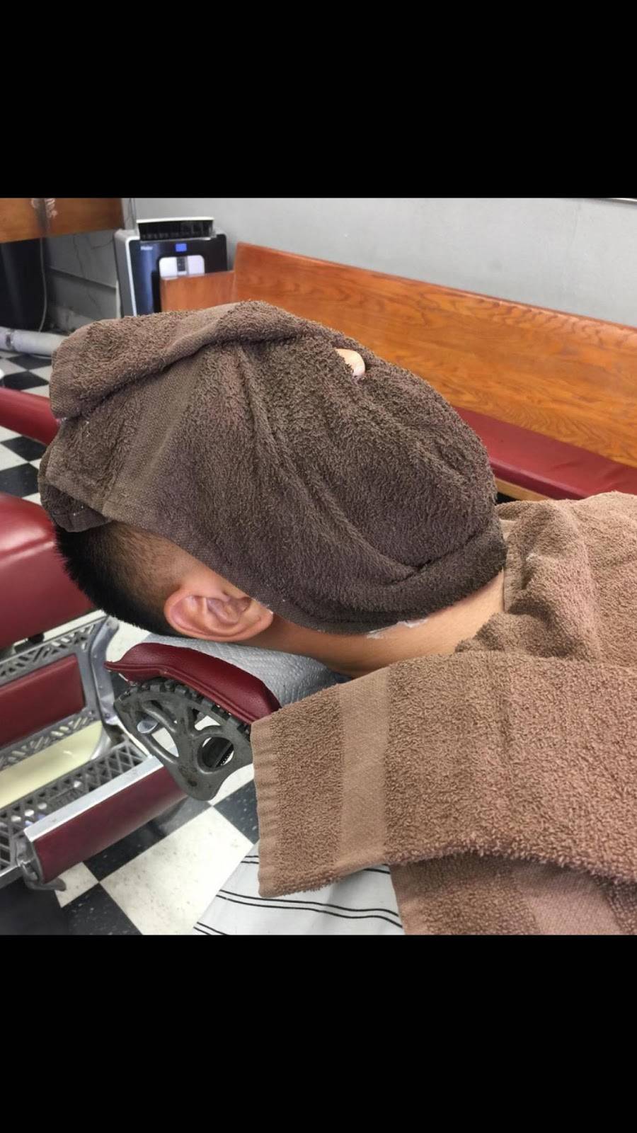 Maximiliano, The Barber Inc. | 1614 W Magnolia Blvd, Burbank, CA 91506, USA | Phone: (818) 792-3028