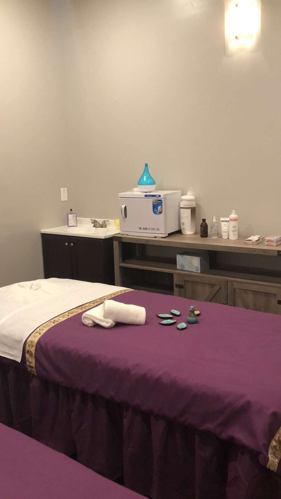 Asian Massage in Green Brook NJ | Health Land Day Spa - spa  | Photo 3 of 10 | Address: 299 US Hwy 22 East, Green Brook Township, NJ 08812, USA | Phone: (732) 624-9303
