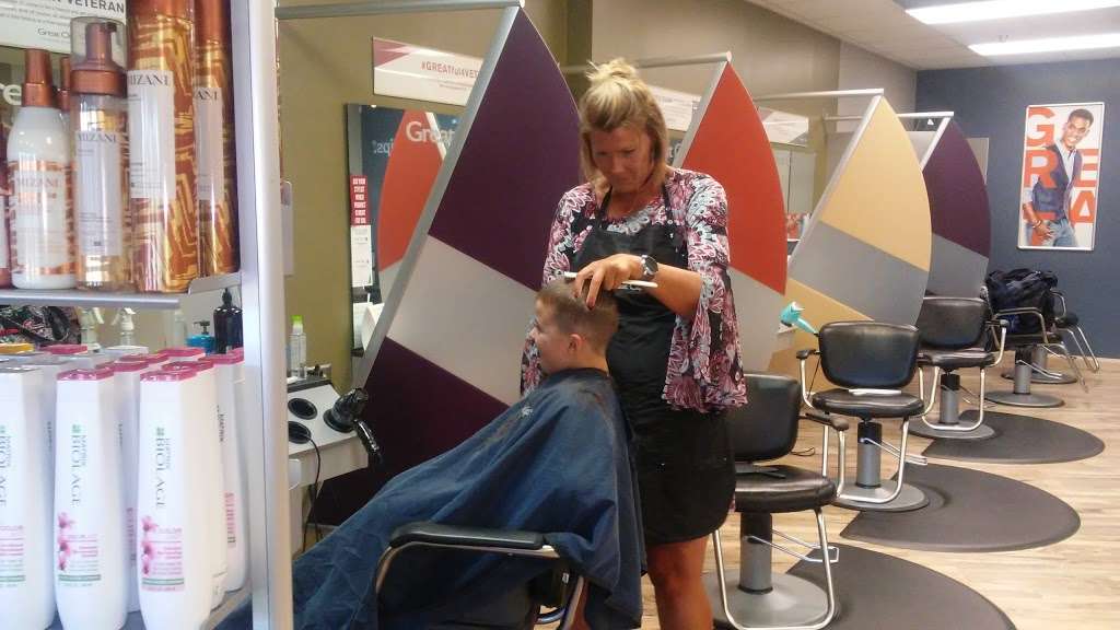 Great Clips | 3016 N Center St, Hickory, NC 28601, USA | Phone: (828) 327-0088