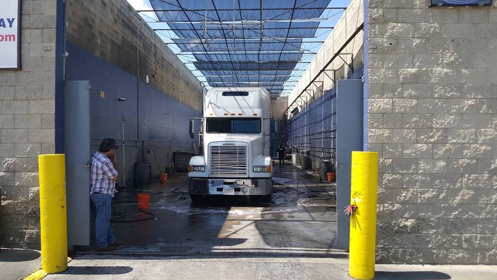 Xpress Truck Wash | 12816 Mines Rd, Laredo, TX 78045, USA | Phone: (956) 712-1125