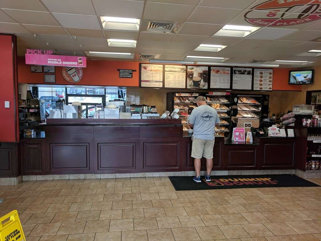 Dunkin | 4 Uxbridge Rd, Mendon, MA 01756, USA | Phone: (508) 482-1990