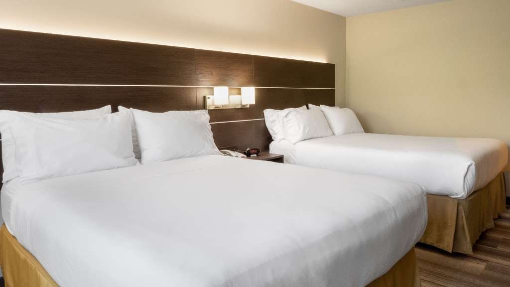 Holiday Inn Express & Suites Newton Sparta | 8 N Park Dr, Newton, NJ 07860, USA | Phone: (973) 940-8888