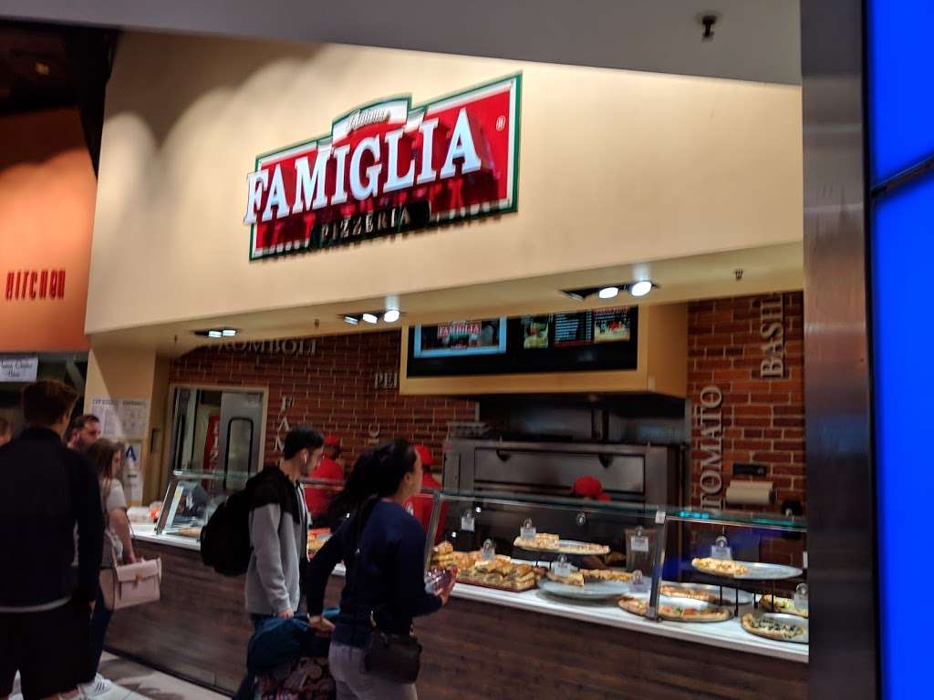 Famous Famiglia | Terminal 5, JFK International Airport, JFK Access Rd, Queens, NY 10010, USA | Phone: (718) 244-0197