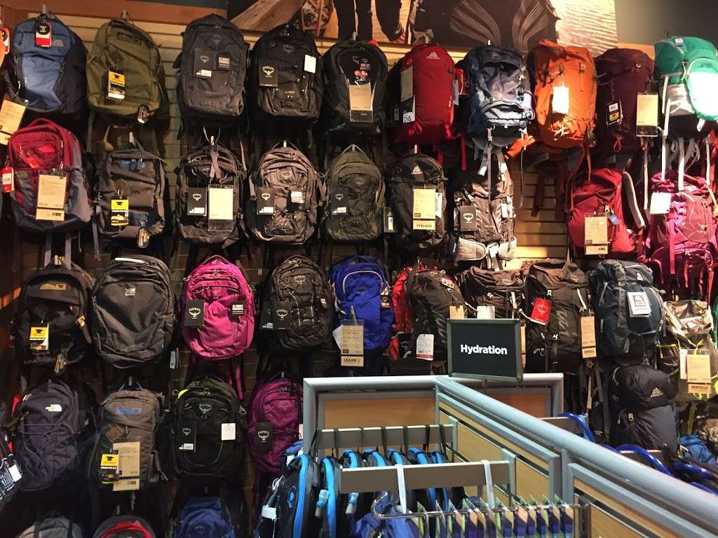 Eastern Mountain Sports | Boulevard The Shops at the Pond, 753 Donald Lynch Blvd, Marlborough, MA 01752, USA | Phone: (508) 481-2107