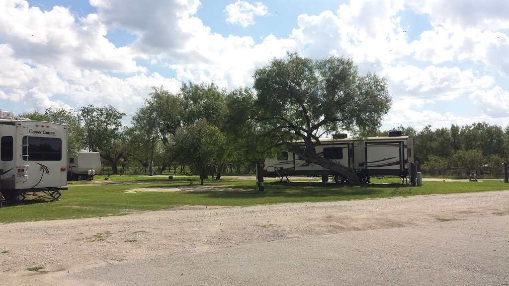 A Country Breeze RV Park | 19575 Benton City Rd, Somerset, TX 78069, USA | Phone: (210) 624-2665