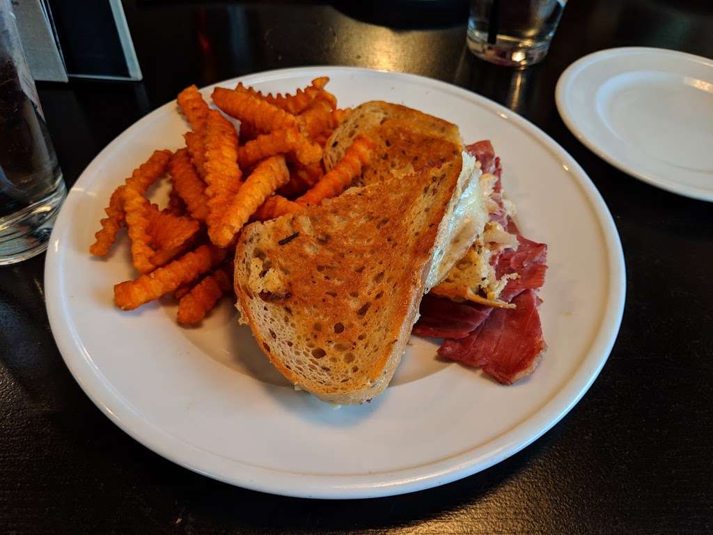 Charlie Browns Fresh Grill | 121 S Main St, Forked River, NJ 08731, USA | Phone: (609) 622-8445