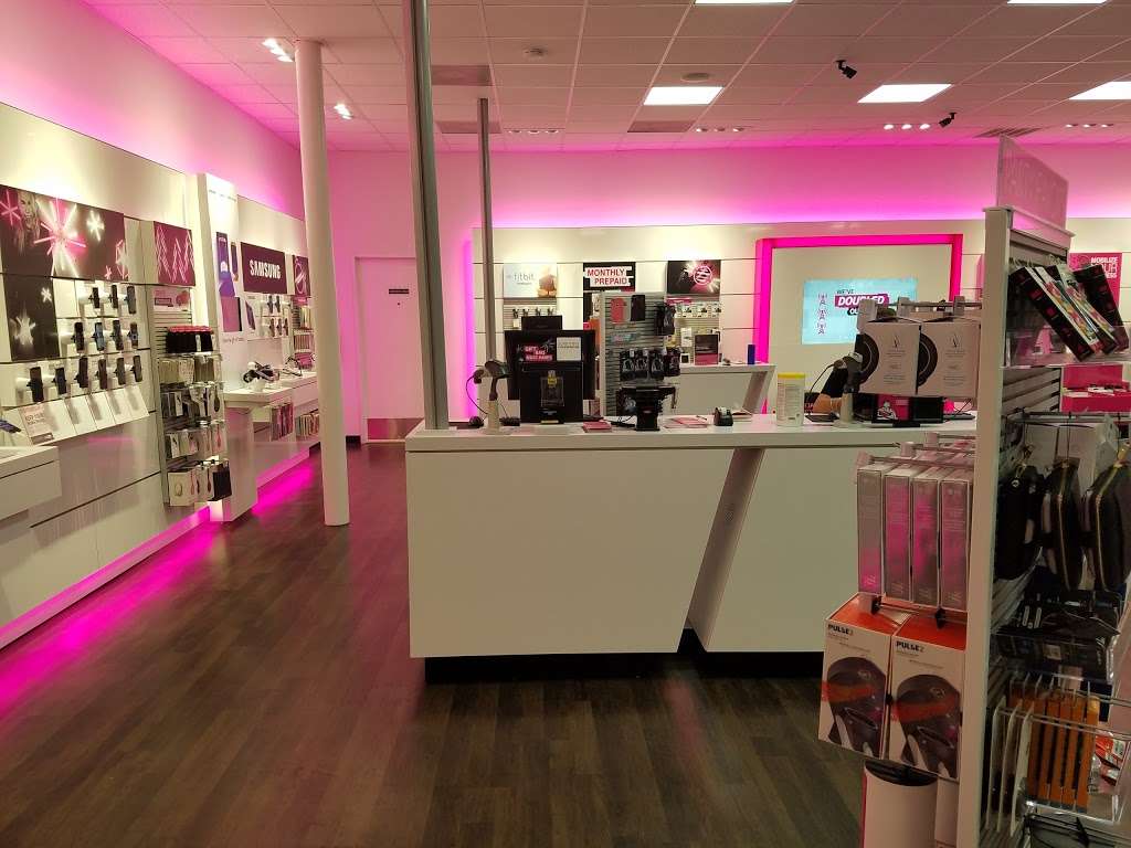 T-Mobile | 3600 Gulf Fwy, Dickinson, TX 77539, USA | Phone: (281) 972-0076