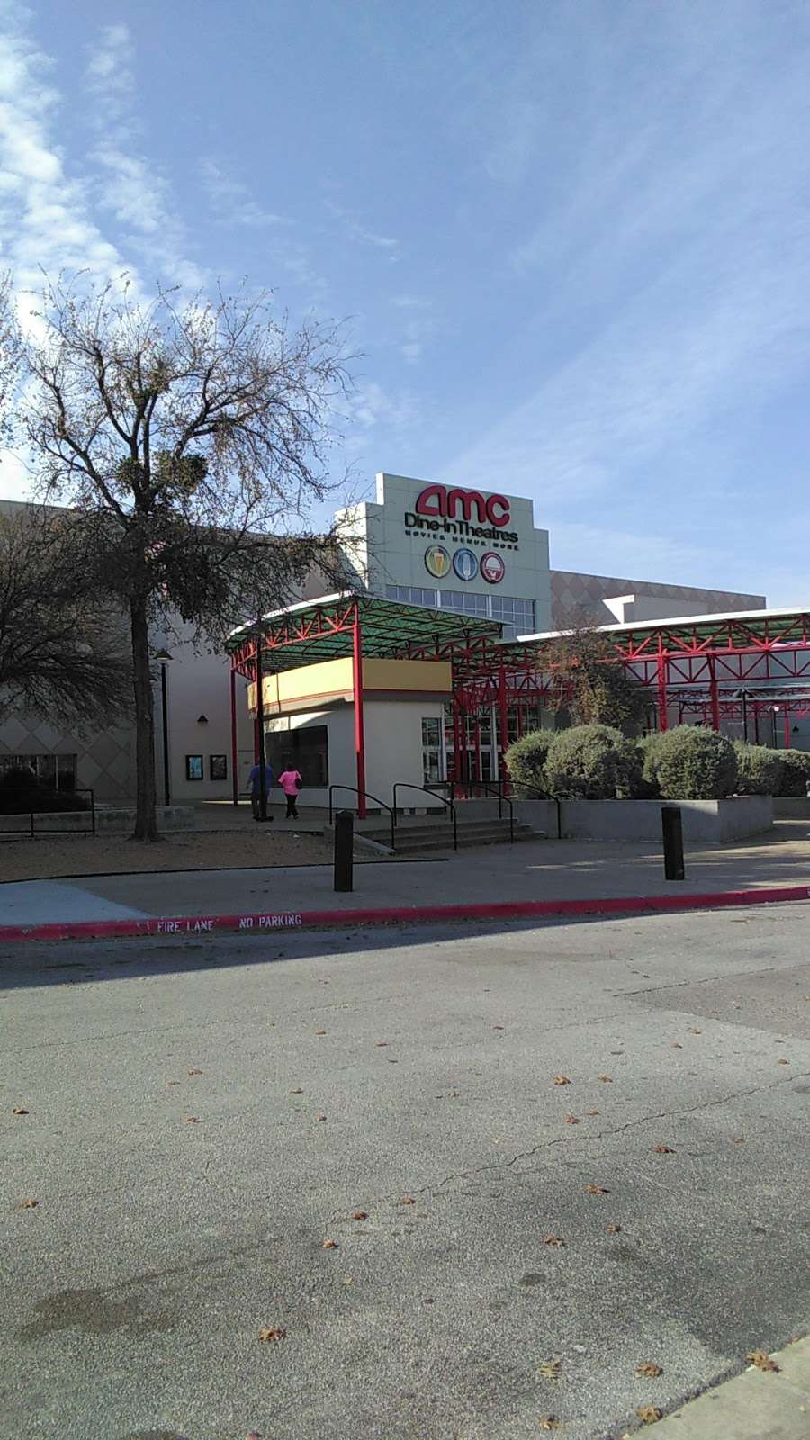 AMC DINE-IN Mesquite 30 | 19919 Lyndon B Johnson Fwy, Mesquite, TX 75149, USA | Phone: (972) 329-3992