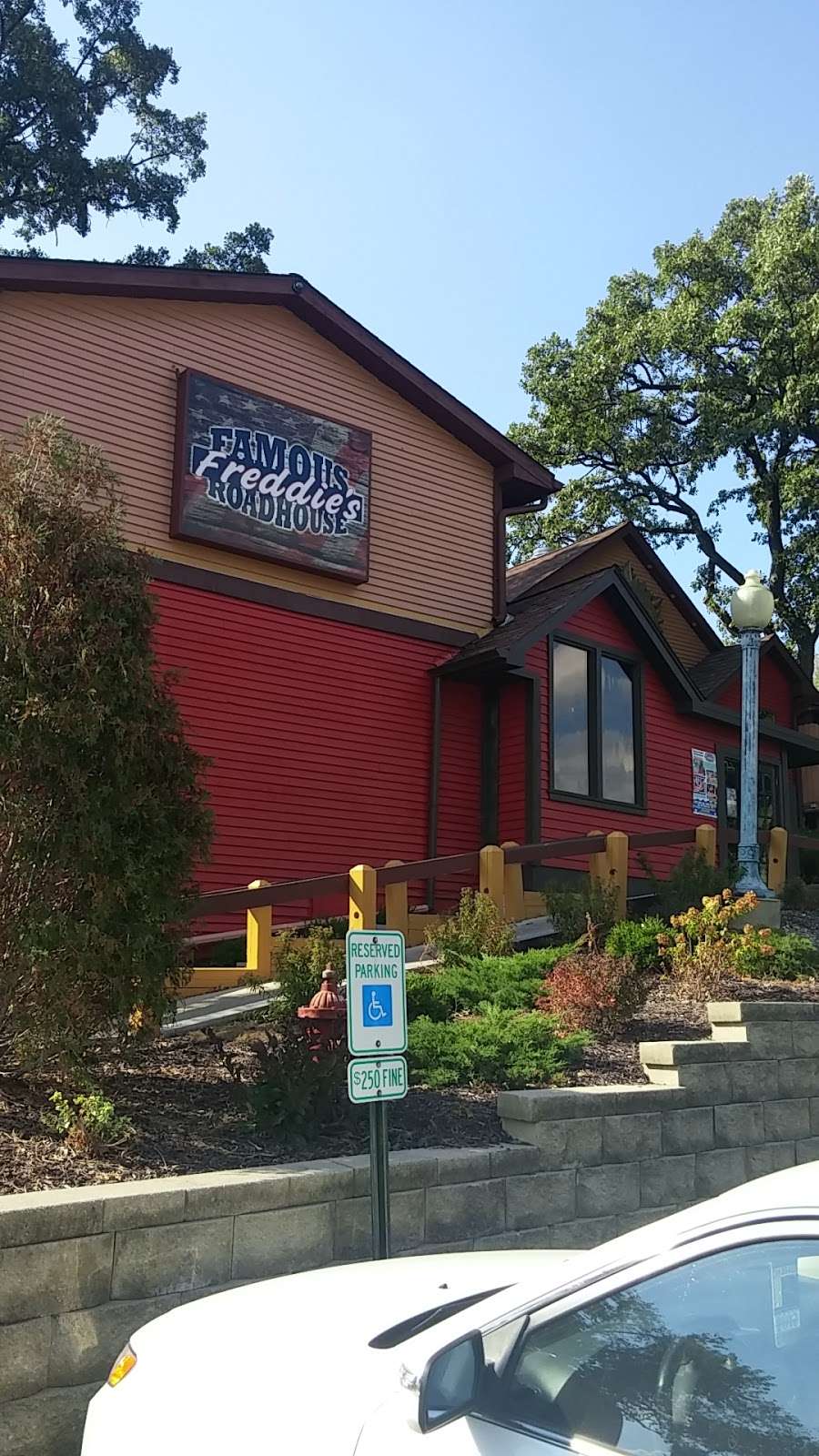 Famous Freddies Roadhouse | 510 S, Park Ave, Fox Lake, IL 60020 | Phone: (847) 587-9677