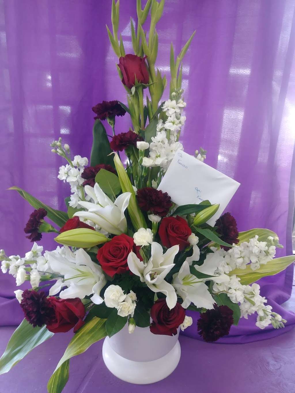 Gomoras Desing Florist | 888 98th Ave, Oakland, CA 94603, USA | Phone: (510) 302-5989