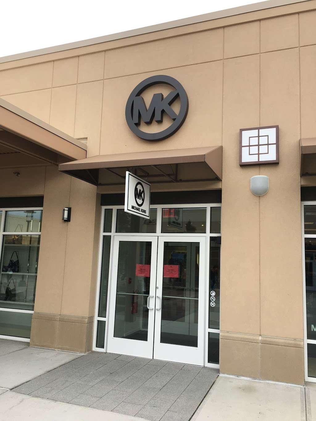 Michael Kors Outlet | 1650 Premium Outlet Blvd #1800, Aurora, IL 60502 | Phone: (630) 585-5550