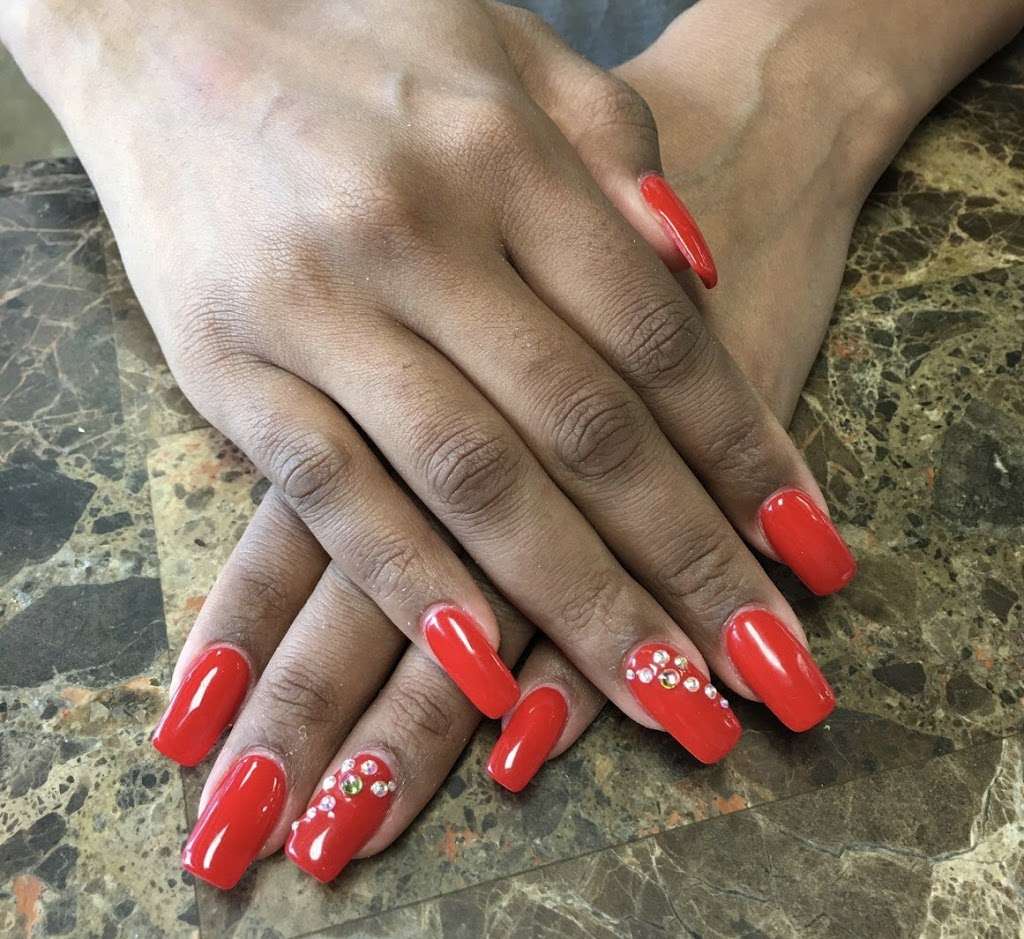 Crystal Nails & Spa | 4498 N Alafaya Trail #252, Orlando, FL 32826, USA | Phone: (407) 412-5924