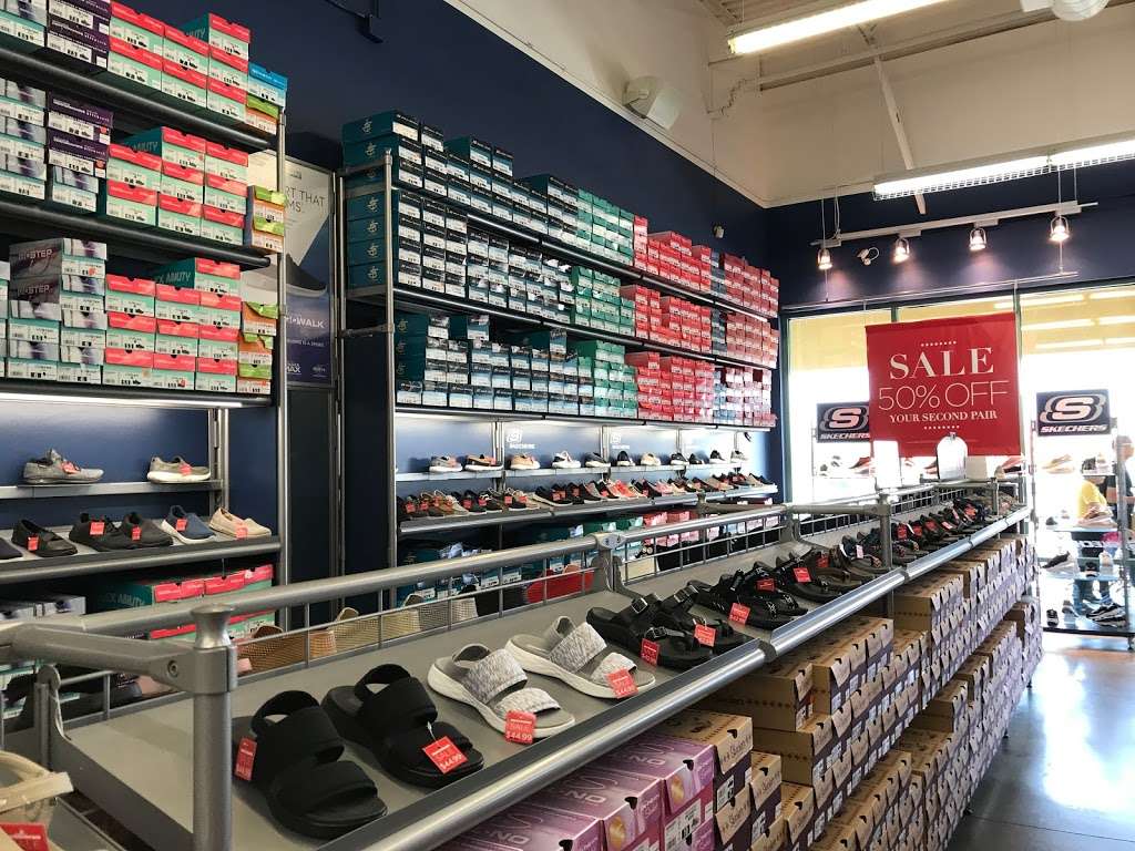 SKECHERS Factory Outlet | 2796 Tanger Way #350, Barstow, CA 92311, USA | Phone: (760) 253-3707