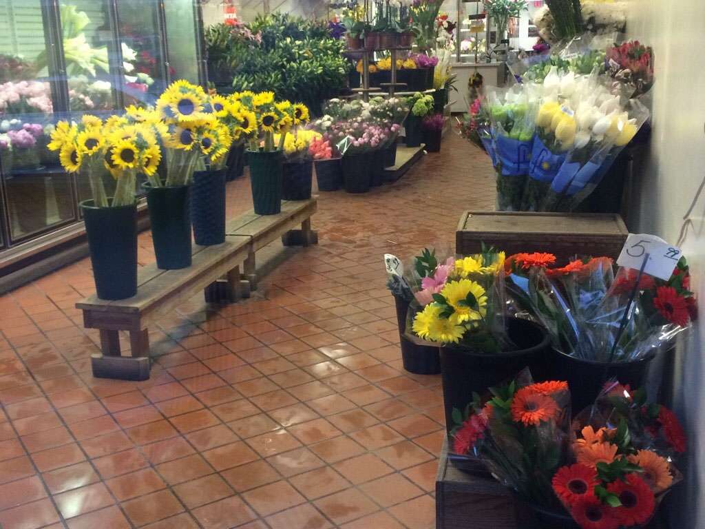 Compo Farm Flowers | 392 Post Rd E, Westport, CT 06880, USA | Phone: (203) 226-1293