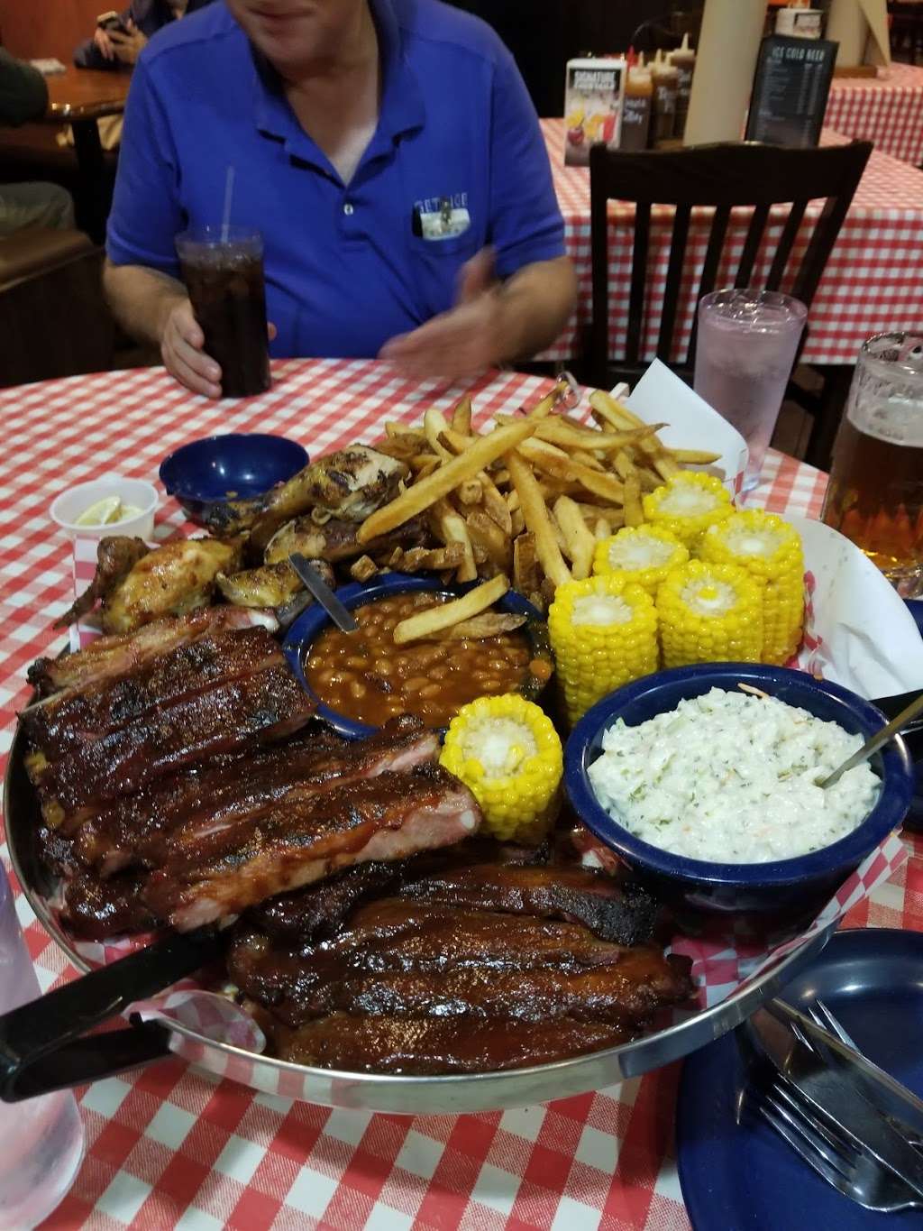 Famous Daves Bar-B-Que | 1003 W Patrick St, Frederick, MD 21703, USA | Phone: (301) 682-6100