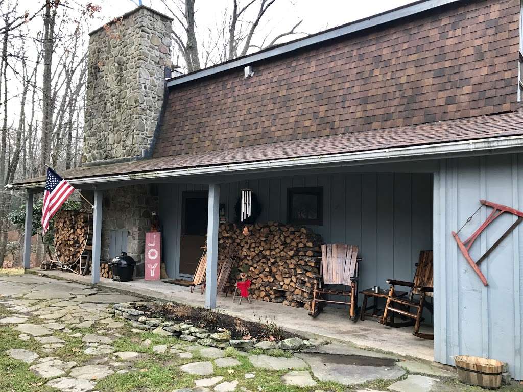 Egans Hunting Lodge | 137 Brown Rd, Greentown, PA 18426, USA | Phone: (201) 566-6183