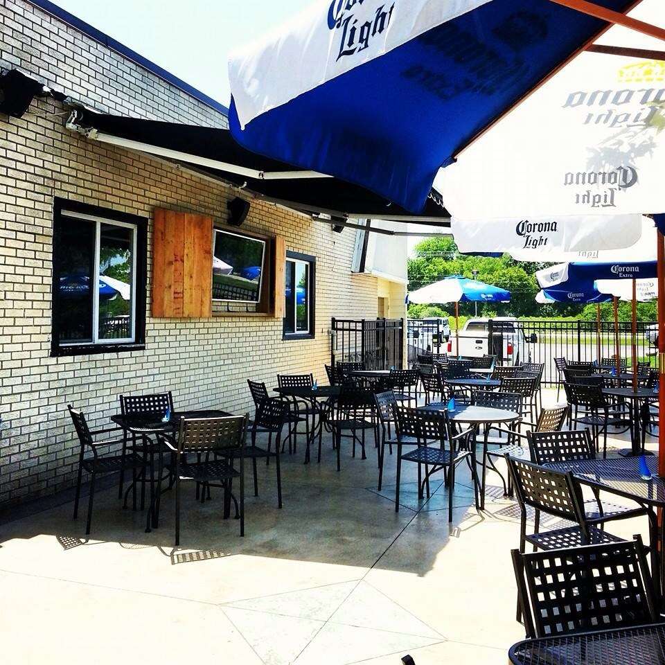 The Horseshoe Grill | 28682 W Northwest Hwy, Lake Barrington, IL 60010, USA | Phone: (847) 381-5530