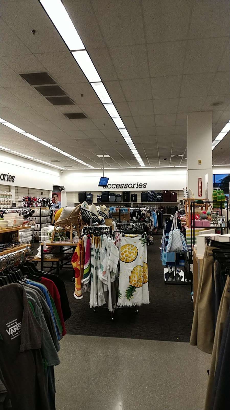 Nordstrom Rack Chino Spectrum Towne Centre | 3849 Grand Ave, Chino, CA 91710, USA | Phone: (909) 591-0551