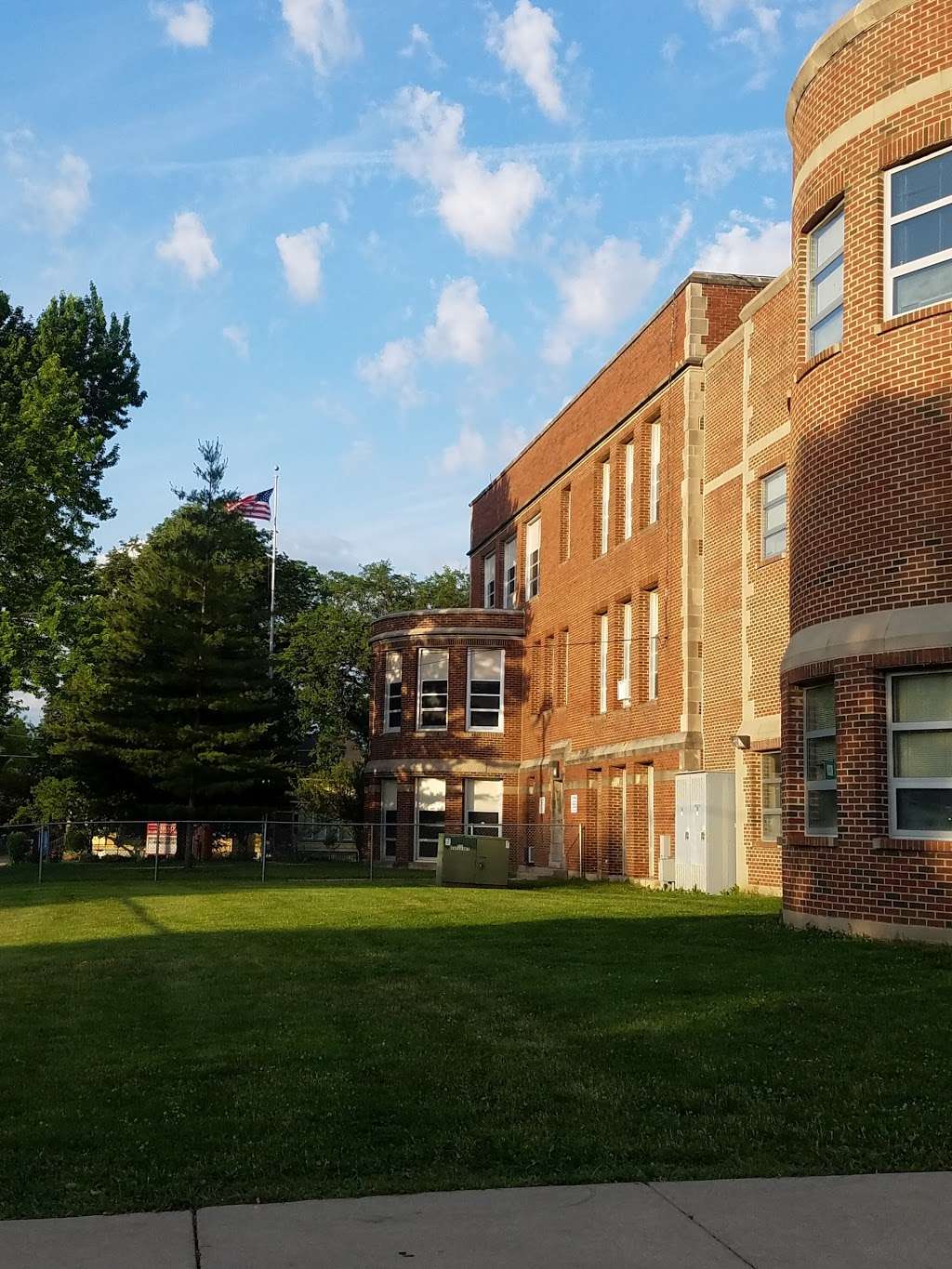 Brady Elementary School | 600 Columbia St, Aurora, IL 60505 | Phone: (630) 299-5425