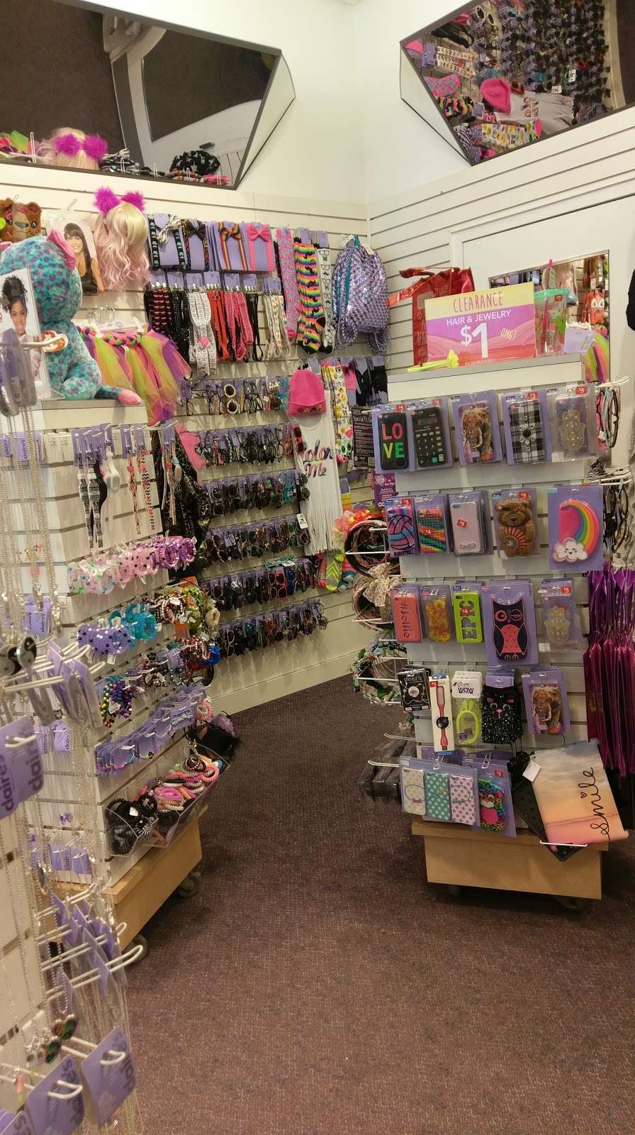 Claires | 2845 Center Valley Pkwy #430, Center Valley, PA 18034, USA | Phone: (610) 797-3885