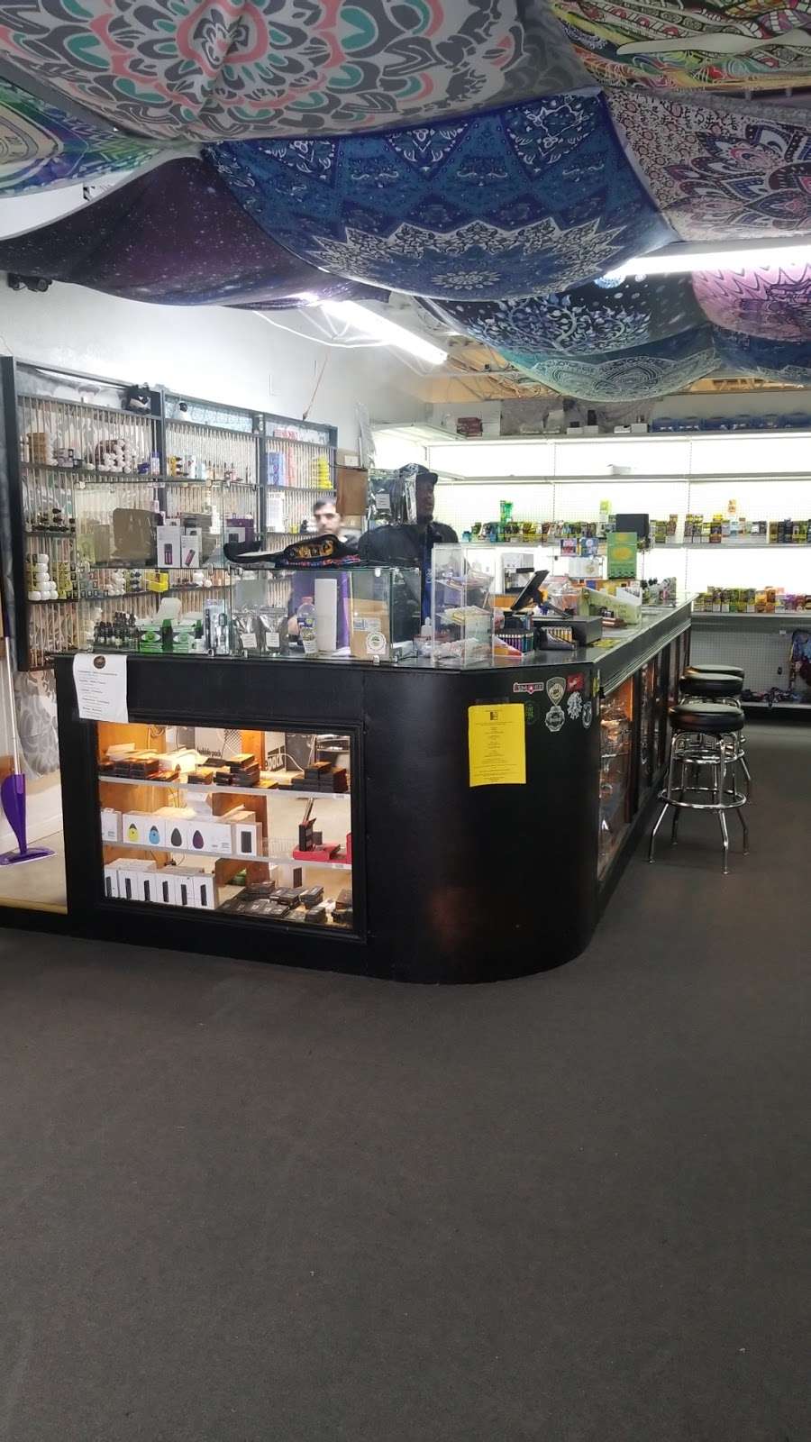 Glass And Vape - Kansas City Vape Shop | 6829 N Oak Trafficway, Gladstone, MO 64118, USA | Phone: (816) 214-5890