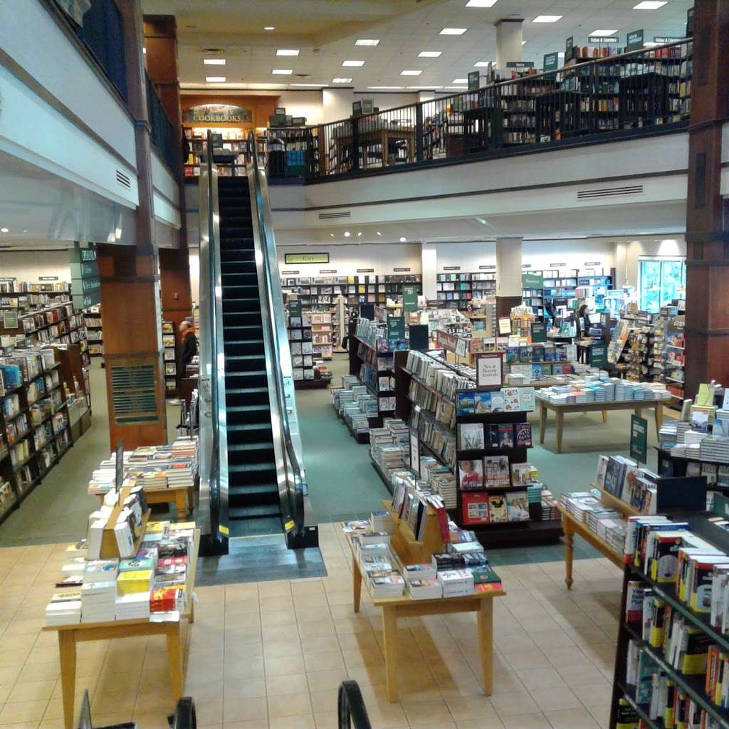 Barnes & Noble | 150 Swedesford Rd, Devon, PA 19333, USA | Phone: (610) 695-6600