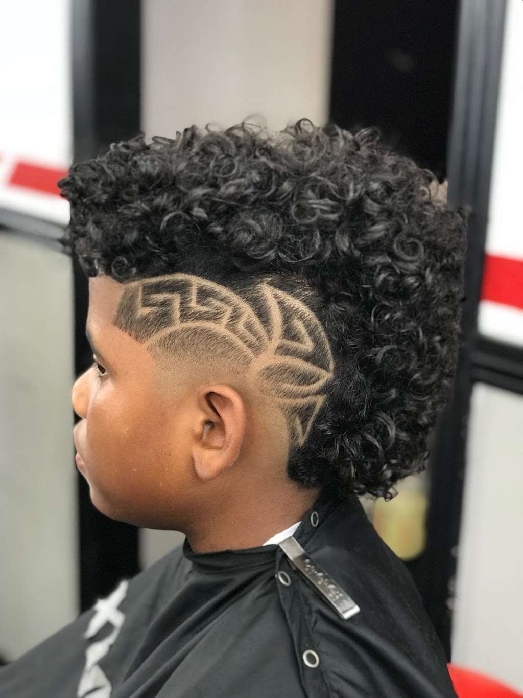 Luxury Cuts | 1357 Kendall Dr #17, San Bernardino, CA 92407, USA | Phone: (909) 473-3787