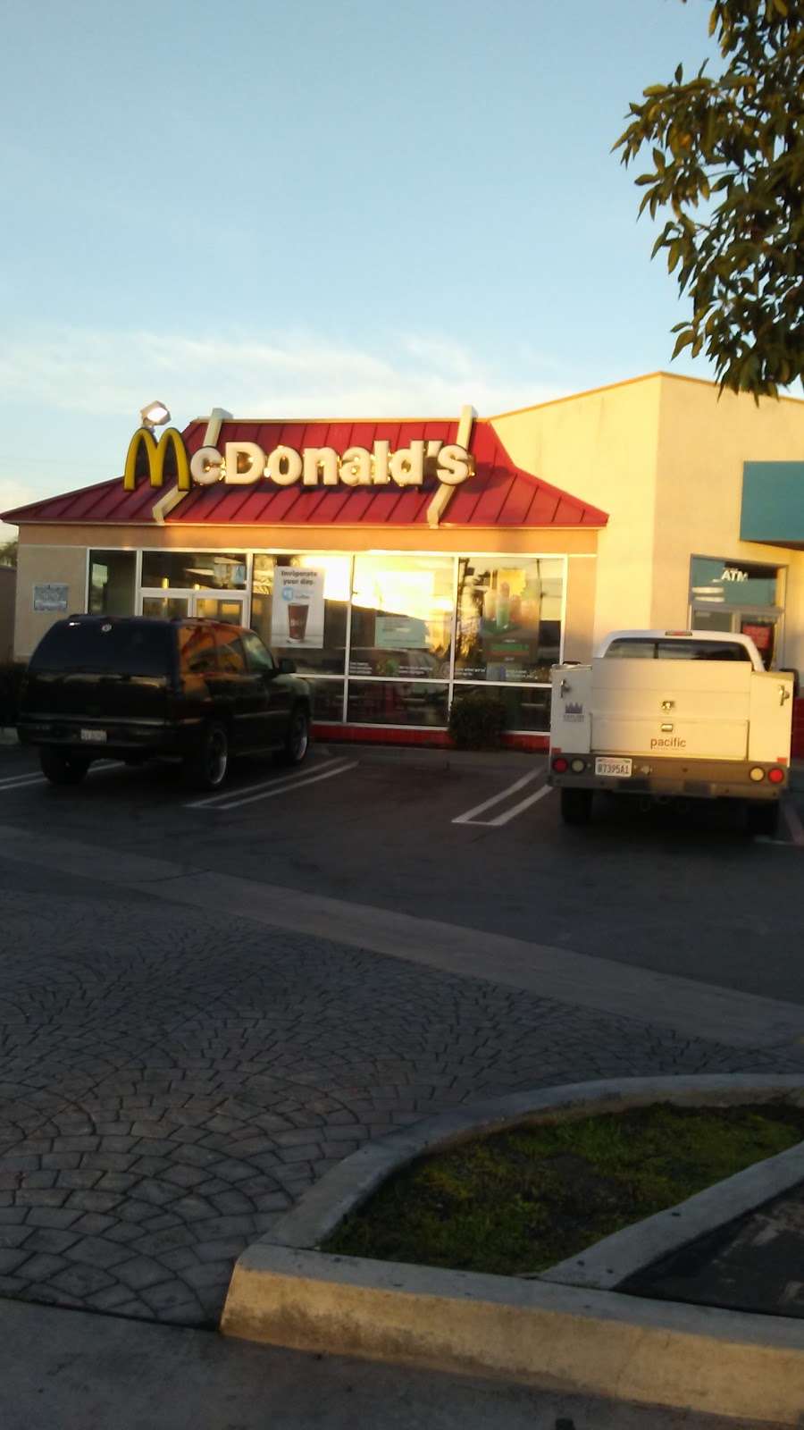 McDonalds | 11000 Victory Blvd, North Hollywood, CA 91606, USA | Phone: (818) 763-6340