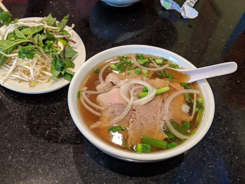 Pho Que Huong | 291 E Round Grove Rd, Lewisville, TX 75067, USA | Phone: (214) 488-9122