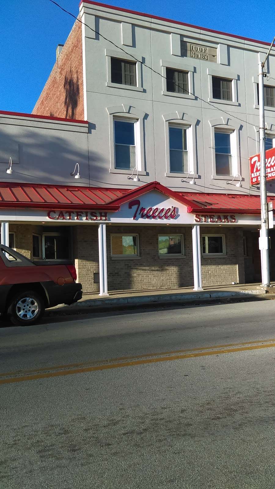 Treeces Restaurant & Lounge | 26 W Main St, Rossville, IN 46065, USA | Phone: (765) 379-3550