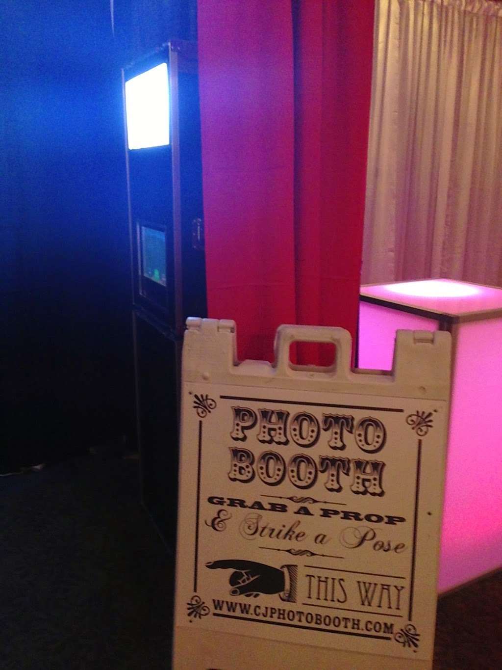 CJ Photo Booth Rentals | 7009 Rosecrans Ave, Paramount, CA 90723 | Phone: (562) 841-7719