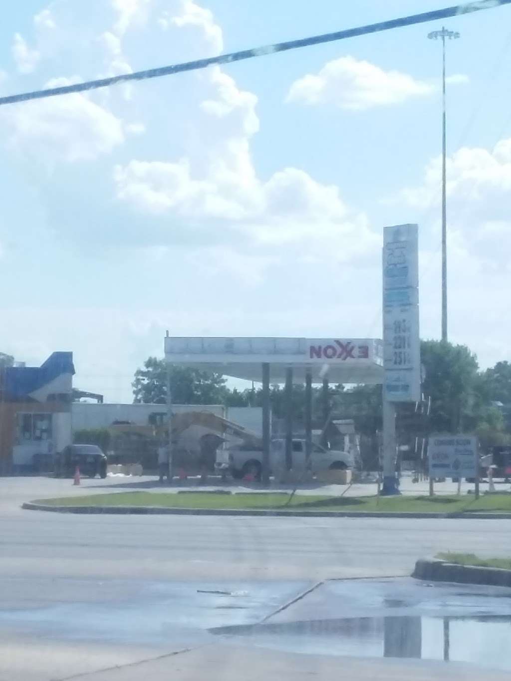Exxon | 4 Maxey Rd, Houston, TX 77013, USA | Phone: (713) 451-3530