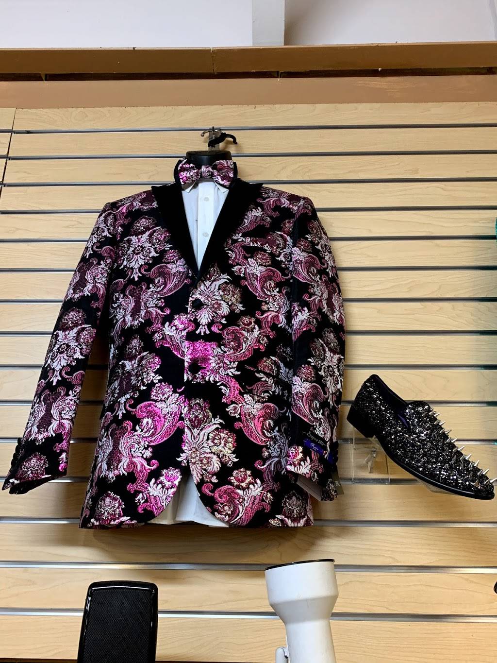 Men’s Closet | 12123 Lem Turner Rd #8, Jacksonville, FL 32218, USA | Phone: (904) 619-2385