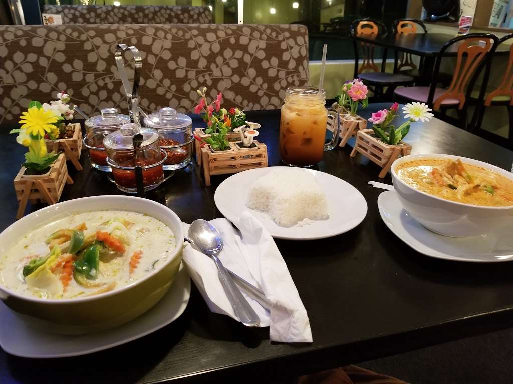 Thai Cuisine Restaurant | 5325 Edgewater Dr, Orlando, FL 32810, USA | Phone: (407) 292-9474
