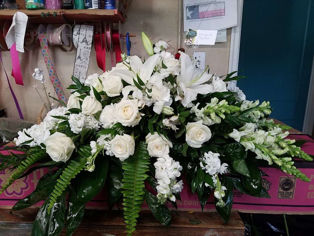 Geges Florist | 6909 Lawndale St, Houston, TX 77023, USA | Phone: (713) 921-6363