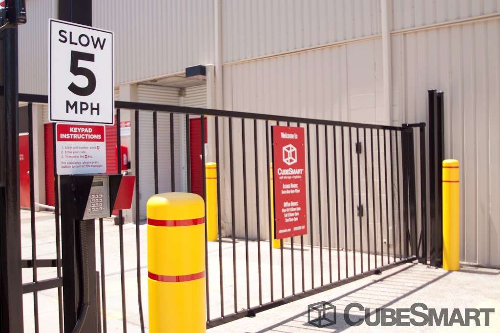 CubeSmart Self Storage | 7825 Katy Fwy, Houston, TX 77024, USA | Phone: (713) 682-1716