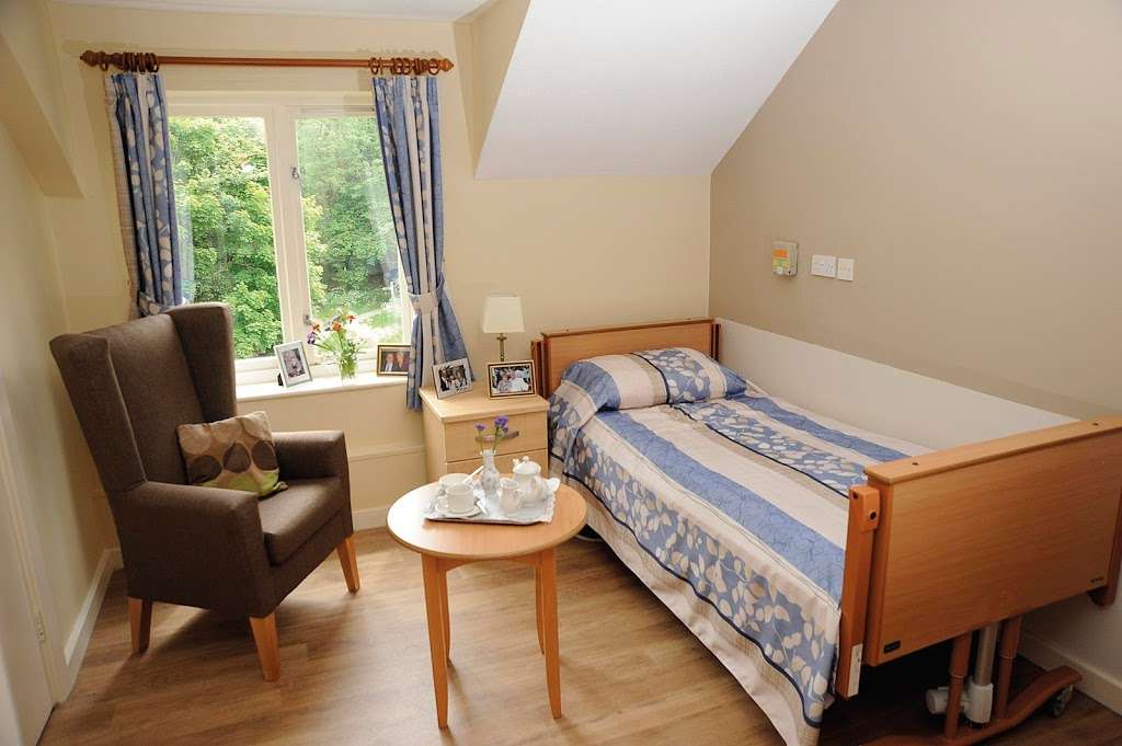 Tadworth Grove Care Home - Bupa | The Avenue, Tadworth, Nr Epsom KT20 5AT, UK | Phone: 01737 813695