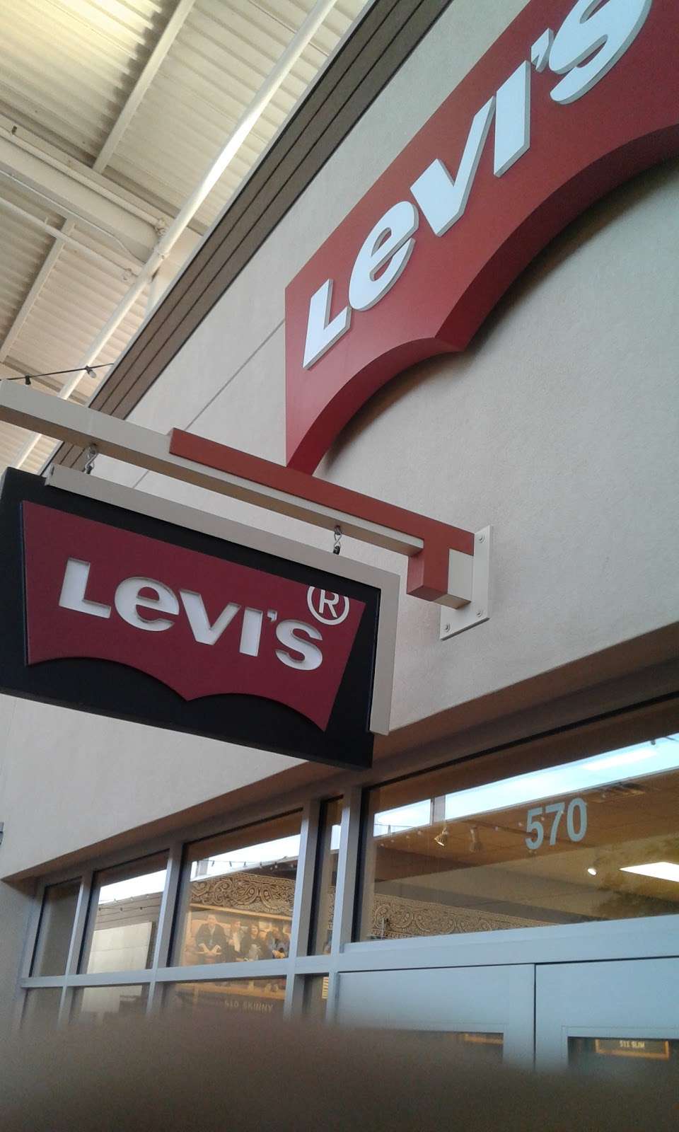 tanger outlets levi's store