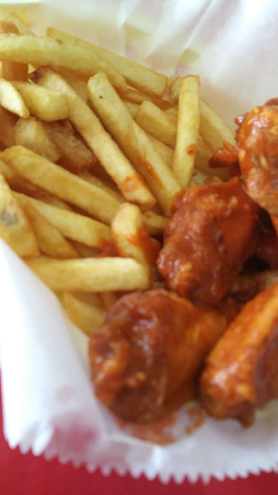 Bedrock Wings | 2064 E Edgewood Dr, Lakeland, FL 33803, USA | Phone: (863) 698-7923