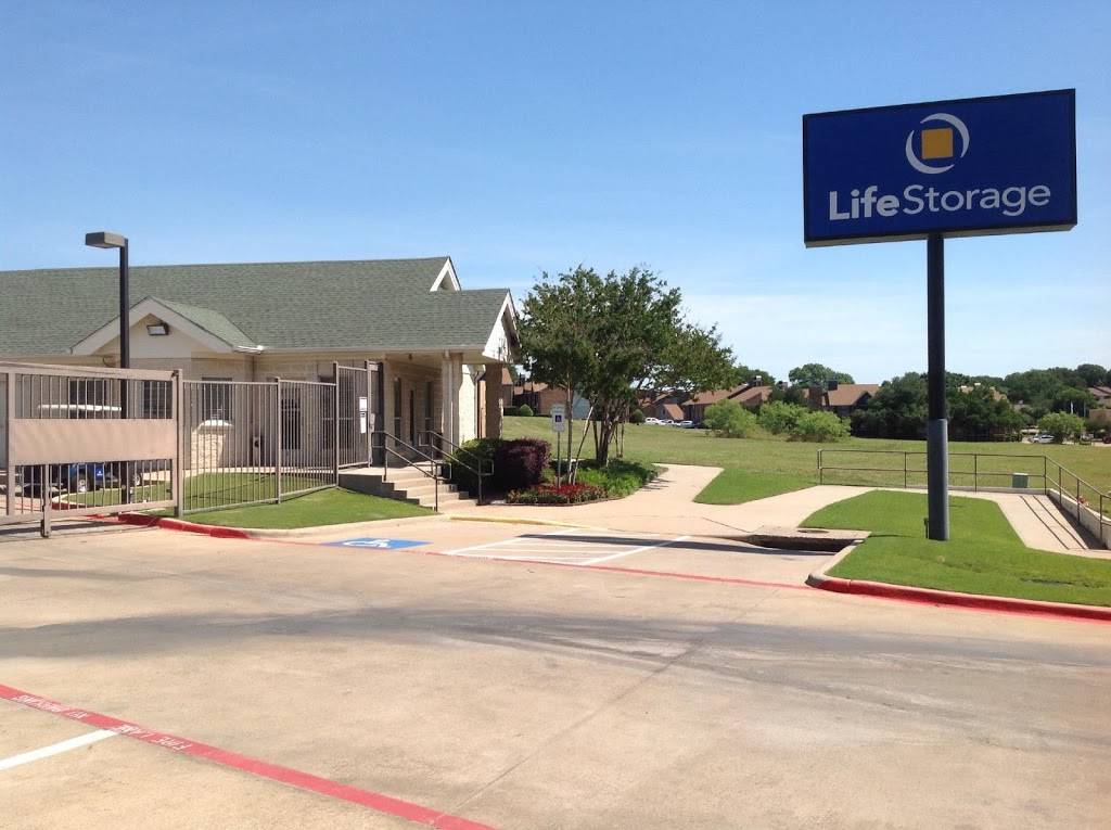 Life Storage - Bedford | 2905 Crystal Springs, Bedford, TX 76021, USA | Phone: (817) 318-7867