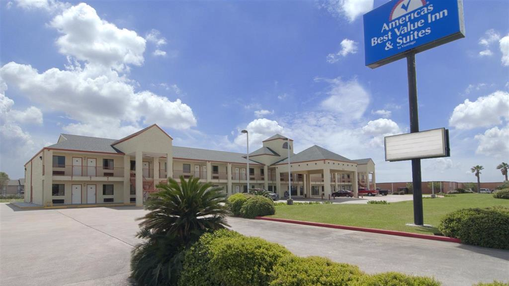 Americas Best Value Inn & Suites Texas City | 902 Hwy 146 North, Texas City, TX 77590 | Phone: (409) 945-9900