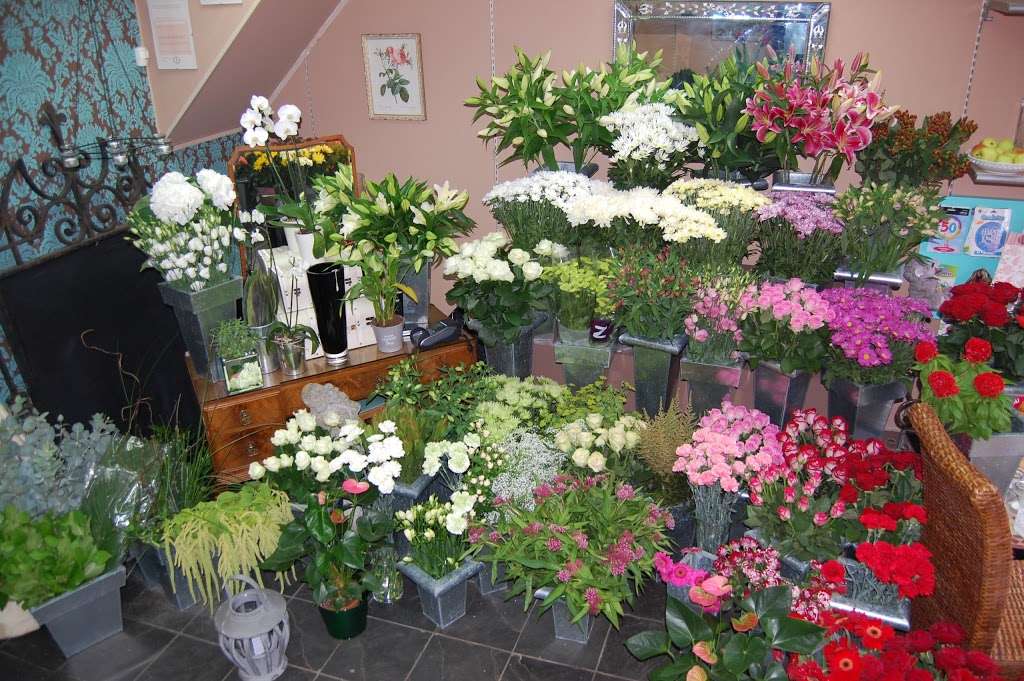 Bespoke Flowers | 628 Rainham Rd S, Dagenham RM10 8YP, UK | Phone: 020 8984 7557