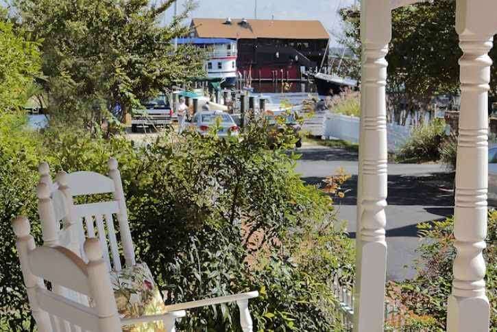 Snuggery Bed & Breakfast | 203 Cherry St, St Michaels, MD 21663, USA | Phone: (410) 745-2800
