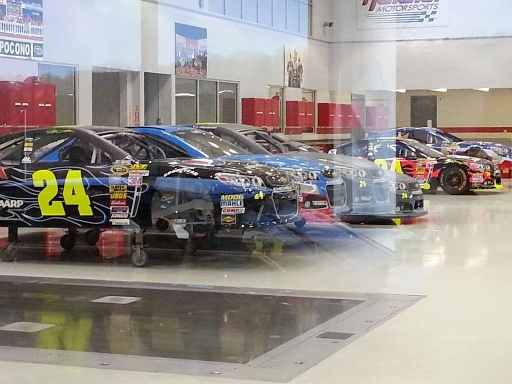 Hendrick Motorsports 48/88 Race Shop | 4345 Papa Joe Hendrick Blvd, Charlotte, NC 28262, USA | Phone: (704) 455-3400